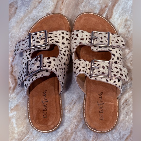 Women’s DIBA TRUE white/black cow hair buckle sandals. - Picture 7 of 7